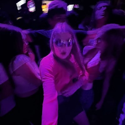 sunshnehappness's profile picture. quite possibly your worst nightmare 😔