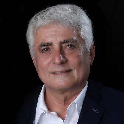 Cubano nacionalizado en EUA y Canada. Odio al comunismo y al des-gobierno que impera en Cuba. Ing. Quimico que se cree escritor. Me sigues? Te sigo.