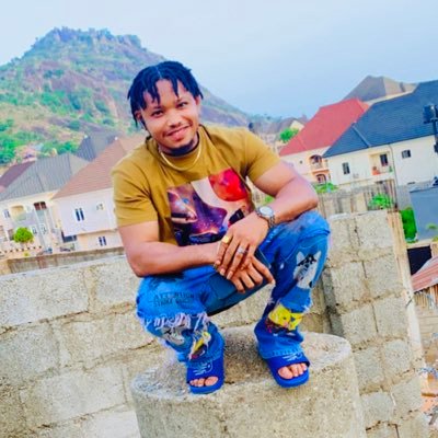 Holuwatee3's profile picture. Don’t let time sneak up on you. Enjoy every moment that you can.