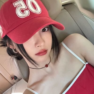 yangjluvs's profile picture. 
