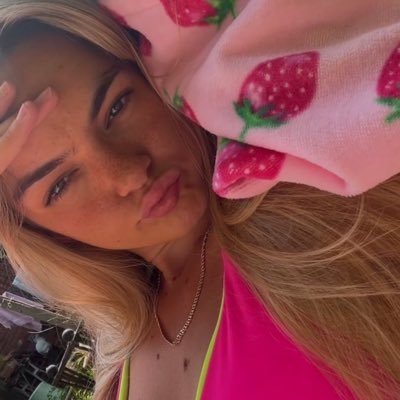 Your fav Goddess! 👸🏼 @queenbellsxo2 is my main account all sends will automatically post on here !👀
