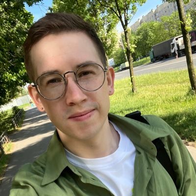 Недавно переехал в Москву. Одинокий молодой человек, много работаю, гуляю по городу и наслаждаюсь кофе.