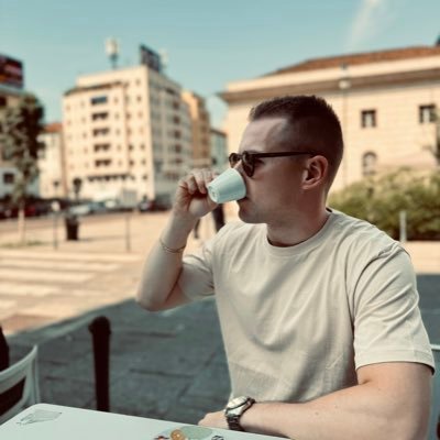 _menee's profile picture. 