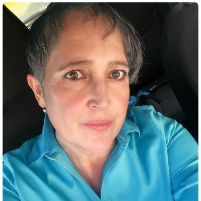 Jamás obligues a nadie a cambiar; cada cual elige lo que quiere ser, como actual, y a su vez pierde lo que quiere perder!