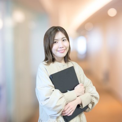 \動画制作と子育てを両立するママ/”ポジティブな気づき”を発信し”踏み出すきっかけ”を作る|第2子妊娠中に副業開始→仕事家事育児の中低単価で疲弊→法人営業に挑戦し4社と提携|実績:研修教育動画、採用動画、SNS用動画編集、SNSサポート|ENFJ|#omicoshi #KOMOCAMP