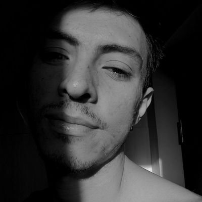 feli__peo's profile picture. Intentándolo. ♡'
Estudiante eterno de la vida. 🤸🏻‍♂️
IG: @brfelip 🌃