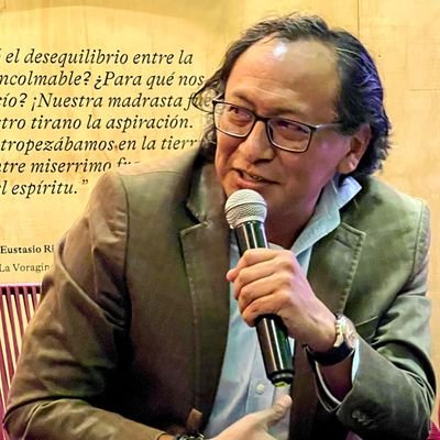 Nieto de Mma (Tierra) y Juyaa (Lluvia). Hijo de la Nación Wayuu. Archivista y Bibliotecólogo.