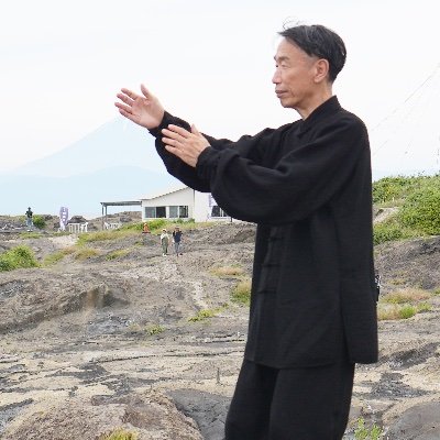 1VHpVW1DBpnWIjS's profile picture. 天から与えられた宝物探しをします。電気、物理、算数数学、太極拳などなど。 毎日の糧 Daily Bread  主催 シロー。