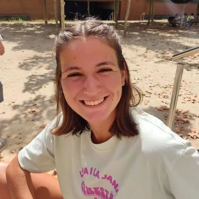 basant la meva personalitat en ser lesbiana
abans feia tuits bons