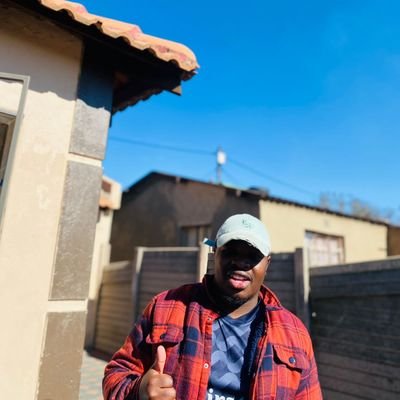 Football fanatic ⚽ | Proud Dad ❤️ | Real Madrid & Kaizer Chiefs | Music & Series junkie 🎧
