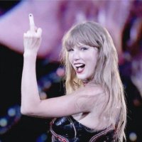 caro 🖤 (@tswiftok) 's Twitter Profile