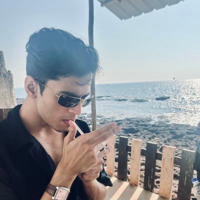 MeursaultKafka's profile picture. Fade into you