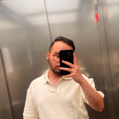 takeitezzzzz's profile picture. یک توسعه دهنده از پشت