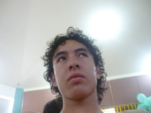 Ex-poeta, amante de la buena música, amante de corazón y estudiante de Publicidad & Mercadeo...