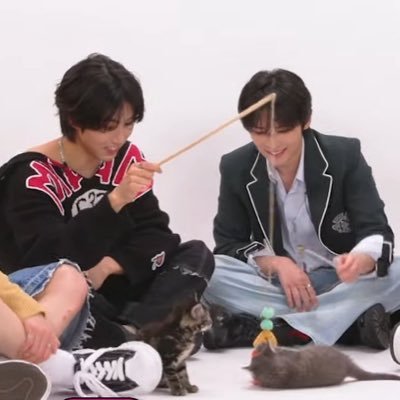 𝒔𝒕𝒊𝒍𝒍 𝒂𝒔𝒕𝒓𝒂𝒚 𝒃𝒖𝒕 𝒂𝒕 𝒍𝒆𝒂𝒔𝒕 𝒂 𝒔𝒕𝒂𝒚. | INFJ | OT8 #minsung