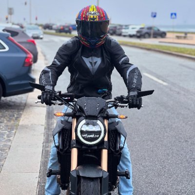 VIRUZIIN's profile picture. I like football ⚽ and games 🎮
1893 💙
From: 🇵🇹 
Personal Trainer 💪
📽 - https://t.co/NesCPZHAvm
🖲 - https://t.co/mZYgT4ozJa