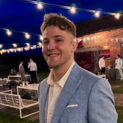 Northerner. Trying to make the world a better place @ShapeHistory. Dog dad to Buffy. Lover of Abba, sushi, and gin. He/Him 🏳️🌈
