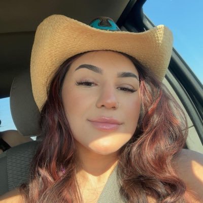 _genesisflores_'s profile picture. 