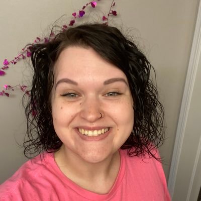 25, ADHD, non binary lesbian 🌈 I love my cat, music, and baking. I’m probably budtending rn ❤️