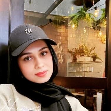 دانشجوی کارشناسی ارشد مترجمی زبان انگلیسی
کمی نویسنده
کمی بازیگر
از شیفتگان دریای بیکران هنر