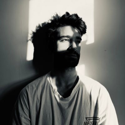 FaisalFarooq66's profile picture. The saddest people have the brightest smile                                                   #AMU