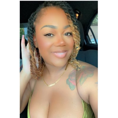 BombLilKitty_'s profile picture. Mother. Student. Shoe Customizer