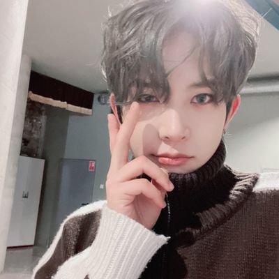 @bts_twt
@enhypen_members
Mr. Sunshine ☀
Buayanya akuu hee🦖
Line '99 🍭
Bandung 🐣