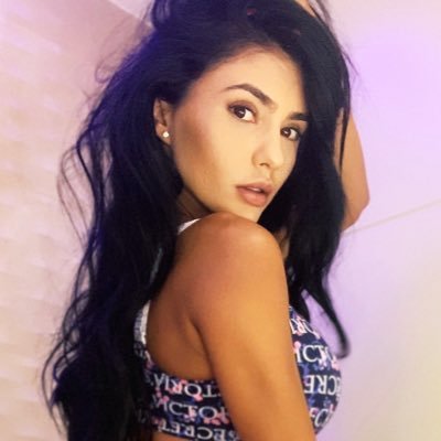 Emma Kuzi Profile