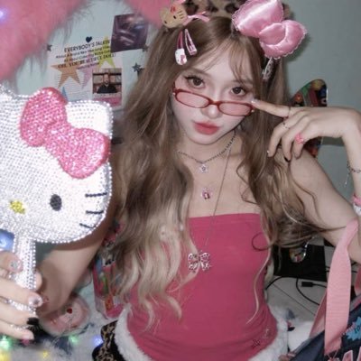 rosary_ryy's profile picture. BKPP OG TN | work to buy cute things like sanrio👙 | rv #reviewrosy tracking #trackrosy