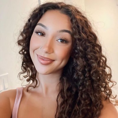 coco_bug15's profile picture. 💅🏻Sassy, classy, and a smart-assy!💃🏻💋 Always up for a good laugh conversation. 😏💆🏻‍♀️It's all about good vibes..!! 🌈Bi