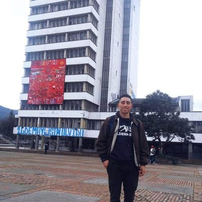 wilhelmhur's profile picture. Libre pensador, bogotano, bailador, amante de jugar fútbol, revolucionario. Estudiante de Sociología.