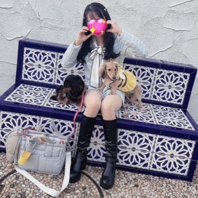 myuzi190949's profile picture. 