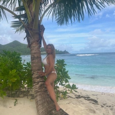 KatiKatirock's profile picture. Economist, loving music, singing, traveling, fashion and lifestyle, trying to keep the child in me and feel free.