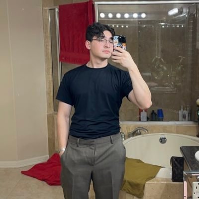 anarxh's profile picture. chillin'