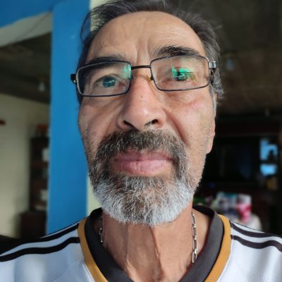 Me gusta el deporte y la lectura, siempre mi corazón a la izquierda. me sigue, te sigo