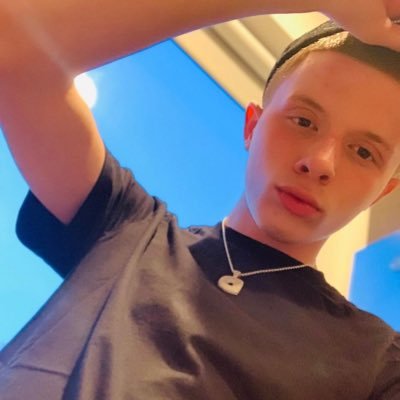Not your average white boi 🍆😈welcome to tank world 💦 money catch my attention holla at me 🤑🗣️insta: @bandoboi33 #GlobalBros