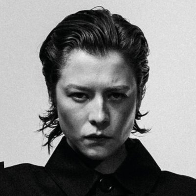 Best source of news on non-binary actor & theatre-maker Emma D'Arcy. Emma uses They/Them pronouns. — fan account