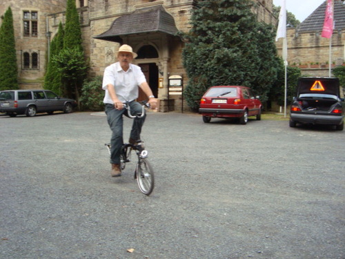 gmiklitz's profile picture. Interests: international affairs, history, bicycles (Brompton folding bike, e-bike), energy saving, writing, blogging