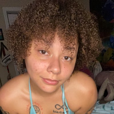 18+ replies to all Dms 🥴 discounts all the time , so don’t miss out 😉 cashapp; $Desiibaby1997 Instagram- Destini_Jadee