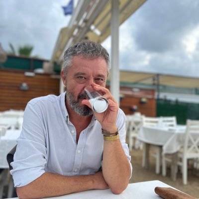 Yük. Kimya Mühendisi. Meyhane, rakı, içki kültürü amatörü. Çilingir Sohbetleri podcast serisinde konuşur, Grand Korçi mahlasıyla yazar.