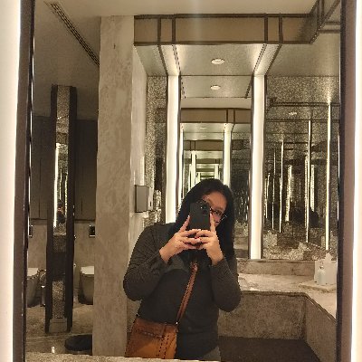 aatikasuri_'s profile picture. 