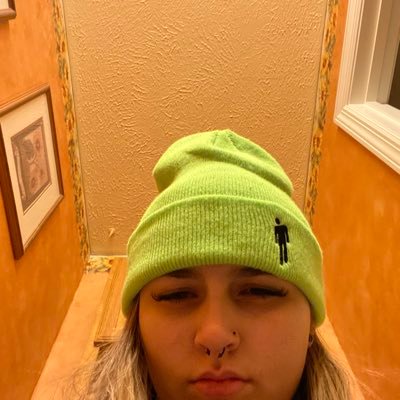 lexi_dolanch's profile picture. ur weird and you fucking know it.