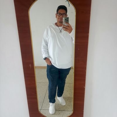 Imfredog's profile picture. Poz/
Médico Cirujano UDO BOL /
PotterHeart / Gryffindor de Corazón/
Lector /
Escritor /
Obsesionado con las TELENOVELAS / SOÑADOR