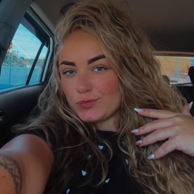 LoOliveiraG's profile picture. Nunca foi sorte, sempre foi Deus 🍀.. 👩🏼‍⚕💉❤🙏🏻 Instagram @loreoliverg