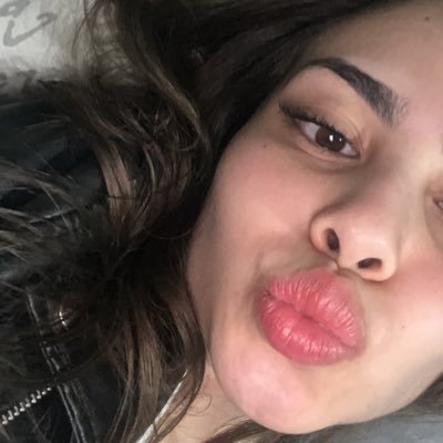 dsabrina_t's profile picture. a veces si es indirecta