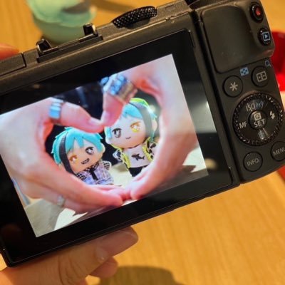 ジャンルは雑多。ぬいとドールを愛でます。別アカウントでぬいへの骨入れとぬいやドールと過ごすぬいクリニックとカフェ経営自我。試作とか方向性迷ってることなんでもツイートしてる。リプ取得漏れ多めです。たまにプーリップでます。化学繊維集合体愛好者。メディア欄見てもらえれば楽しいです。サークル #U_piN