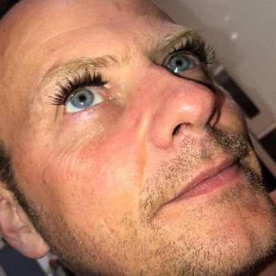 Lead Singer of Accura, 🎤
Gorbals born and Breed 🏴
Celtic fan ⚽
Proud father 👨👩👧👦