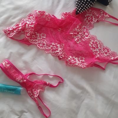 5’2”, blonde sassy, and sexy bisexual Hotwife, living the single woman life doing whatever I want! Links: https://t.co/I21tQe6r9Q