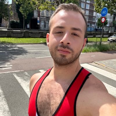Anther DHD and Flight attendant gay. Gaymer (Pokémon and RPG addict) anime, gym and the usual 🙃 huge horror fan 👀 IG: sky._.wanderer