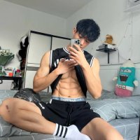 黄天天 (@hirokoyess54055) 's Twitter Profile